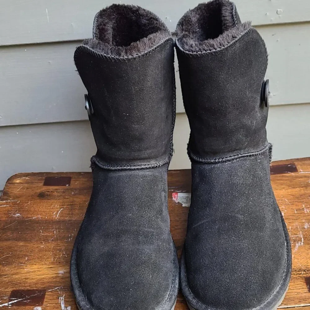 UGG Black Bailey Boot Suede Shearling size 9